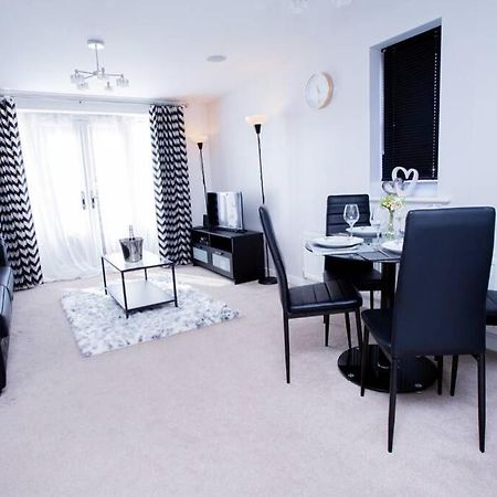 Mills Apartment - Two Bedroom En-Suite Apartment نورث هامبتون المظهر الخارجي الصورة