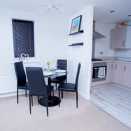 Mills Apartment - Two Bedroom En-Suite Apartment نورث هامبتون المظهر الخارجي الصورة