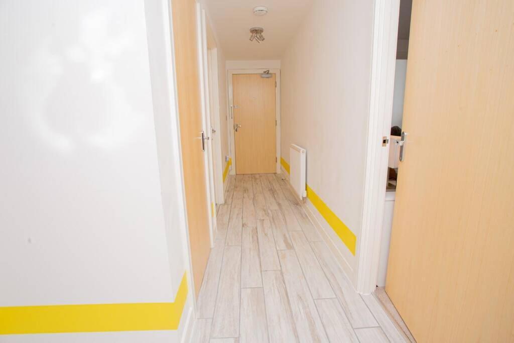 Mills Apartment - Two Bedroom En-Suite Apartment نورث هامبتون المظهر الخارجي الصورة