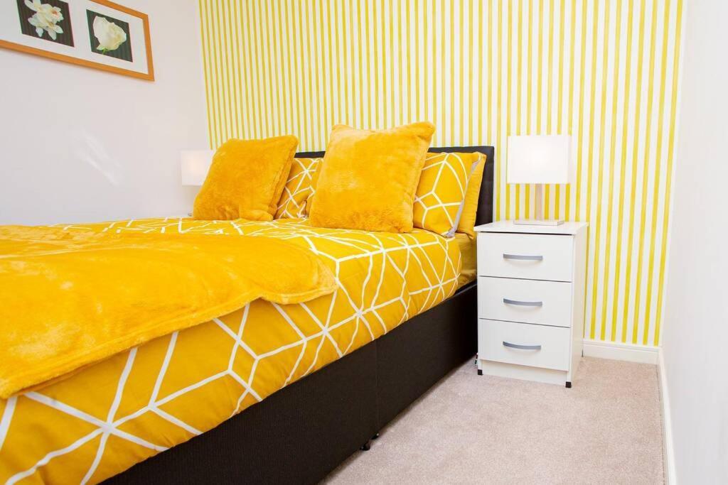Mills Apartment - Two Bedroom En-Suite Apartment نورث هامبتون المظهر الخارجي الصورة