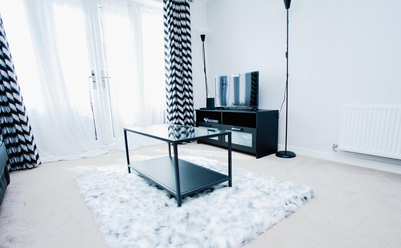 Mills Apartment - Two Bedroom En-Suite Apartment نورث هامبتون المظهر الخارجي الصورة