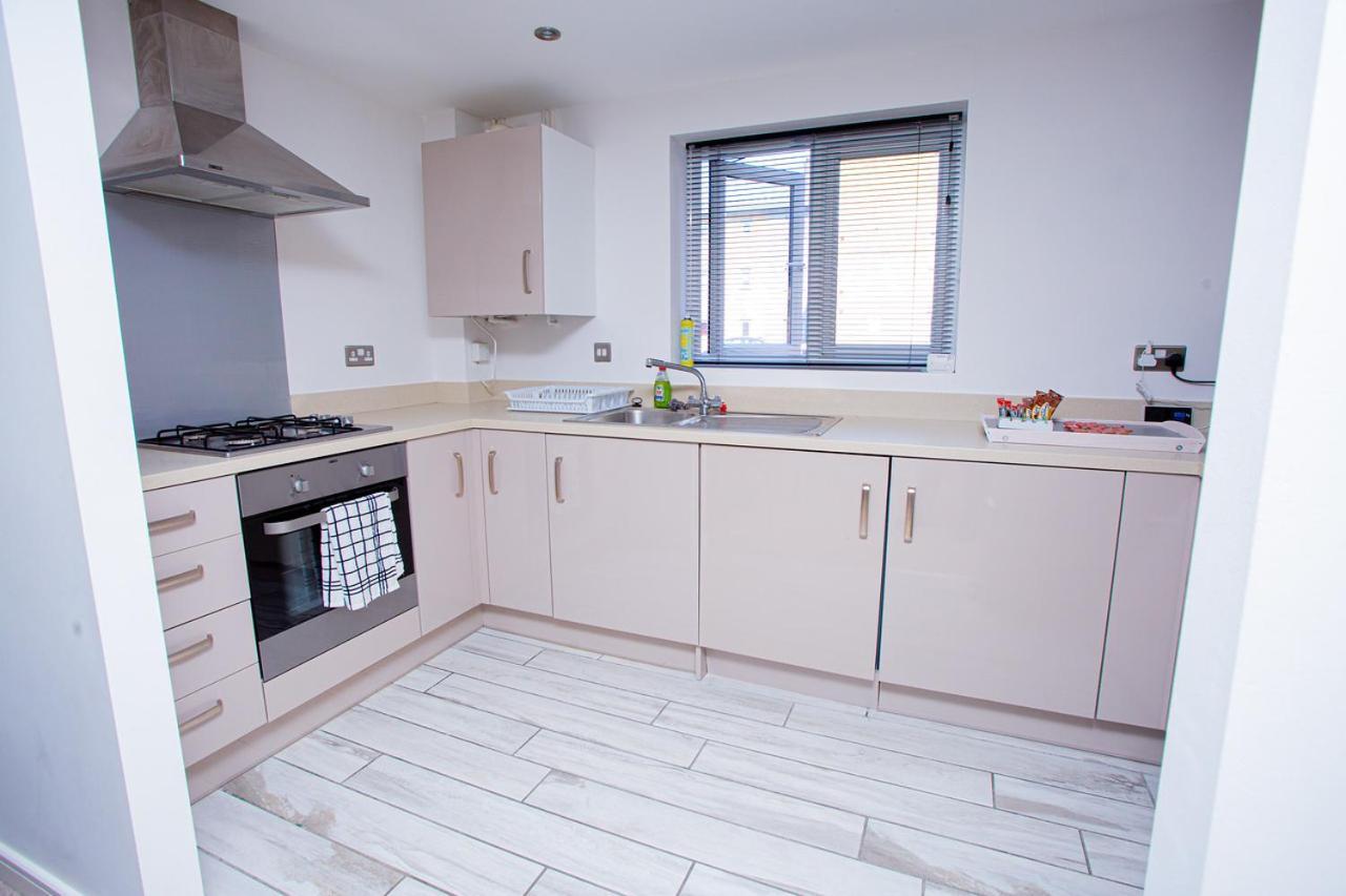 Mills Apartment - Two Bedroom En-Suite Apartment نورث هامبتون المظهر الخارجي الصورة